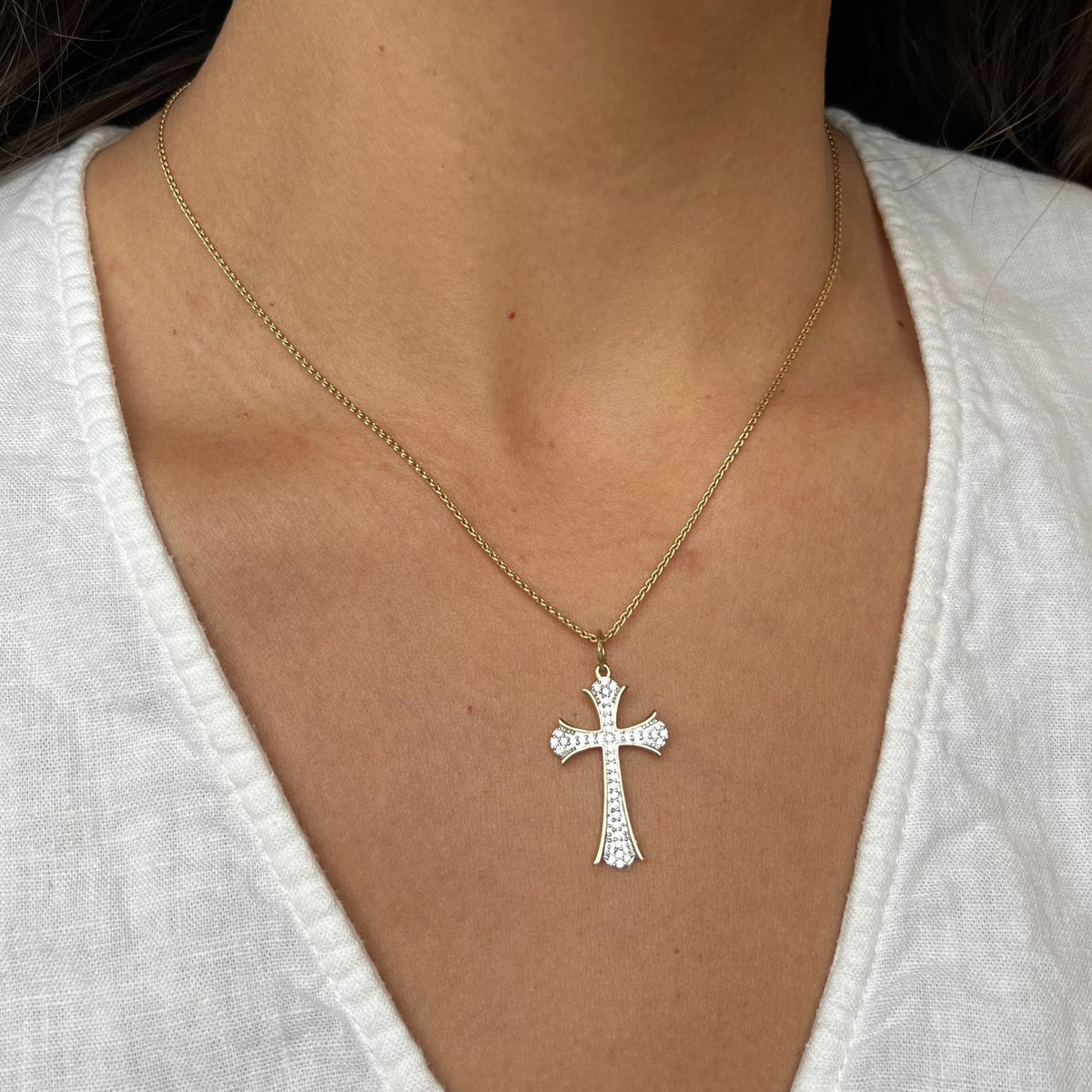 Pavé Diamond Cross Pendant